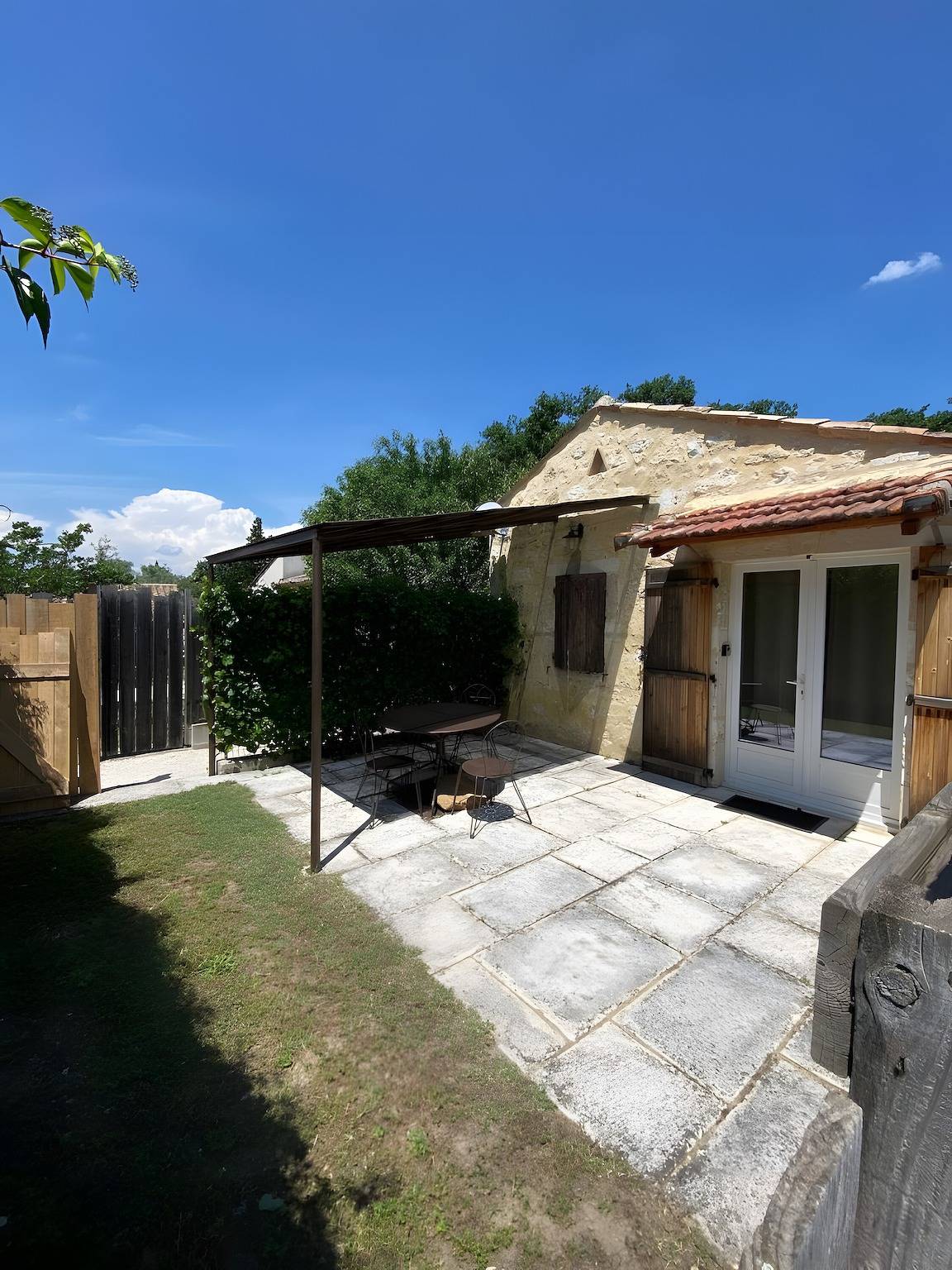Le néflier – Gîtes Les Sablières: Familienfreundliches Ferienhaus in der Drôme Provençale in Saint-Paul-Trois-Châteaux, Nyons und Umgebung