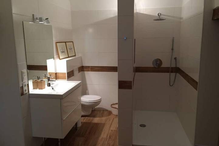 Gîte pour 7 personnes, avec jardin et piscine à Labastide-de-Virac - 4