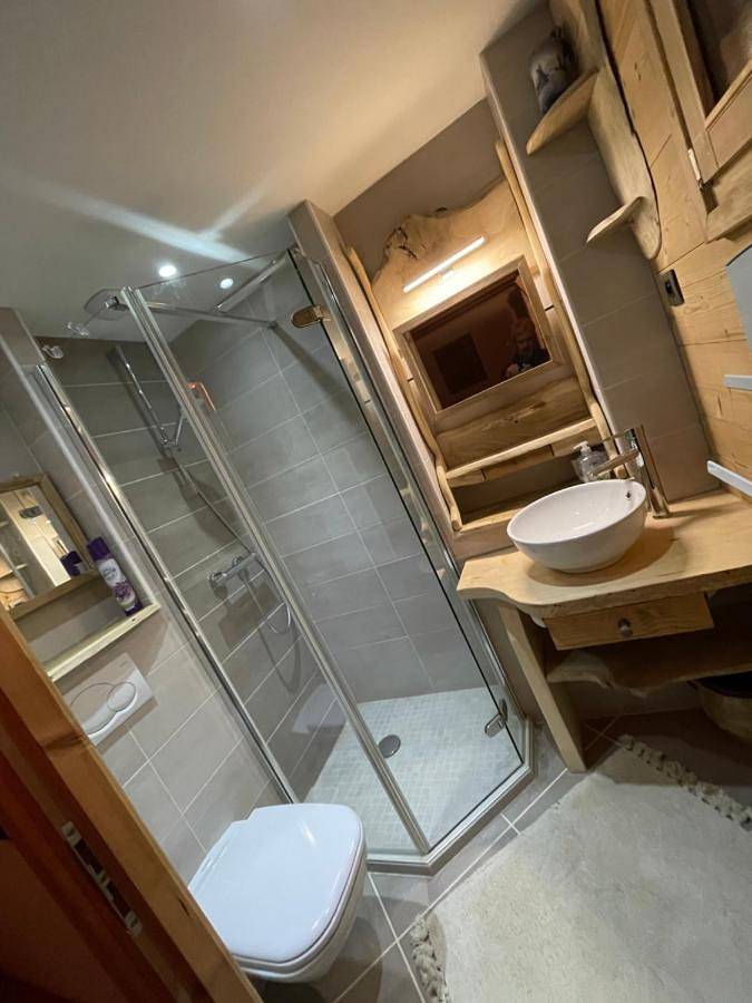 Gîte pour 2 personnes, avec piscine et vue ainsi que jardin et terrasse à Mont-Saxonnex - 4
