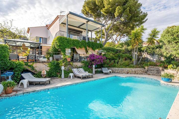 Appartement de vacances pour 6 personnes, avec jardin ainsi que vue et piscine