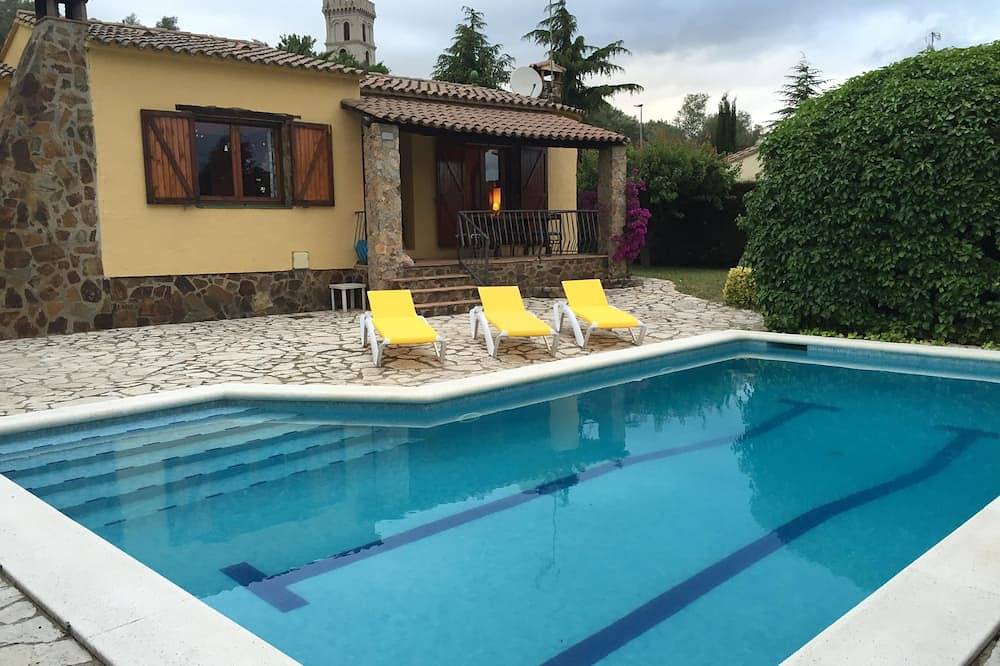 Casa aislada con piscina, barbacoa y jardín a 10min. de la playa. Ideal familias in Cabanyes, Calonge