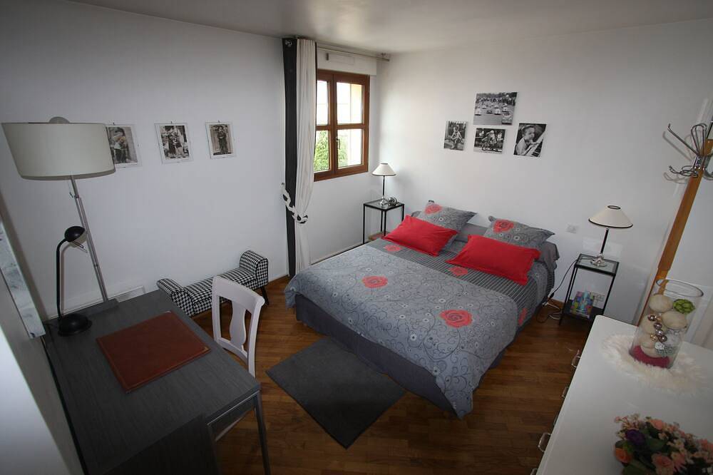 Apartamento entero, Precioso apartamento certificado 4 estrellas, residencia en el corazón de la ciudad. in Maisons-Laffitte, Yvelines