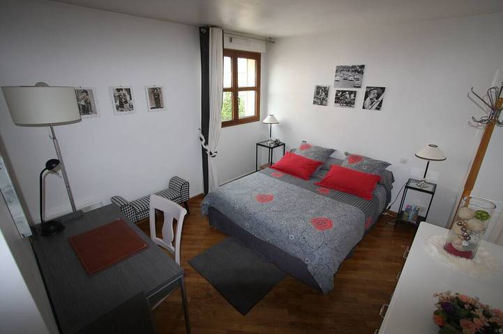 Entire apartment, Air-conditioned apt. 67 m2 air-conditioned, standing residence/town center, certified stars in Maisons-Laffitte, Yvelines