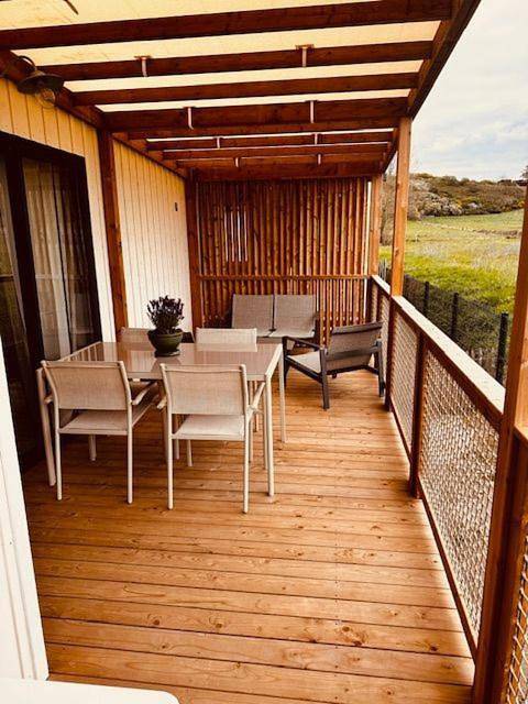 Camping pour 4 personnes, avec Balcon ainsi que Terrasse et Piscine