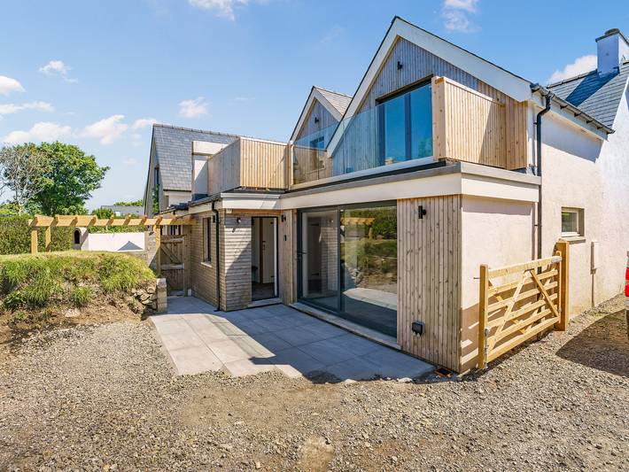 Cottage for 6 people, with garden in Trefin