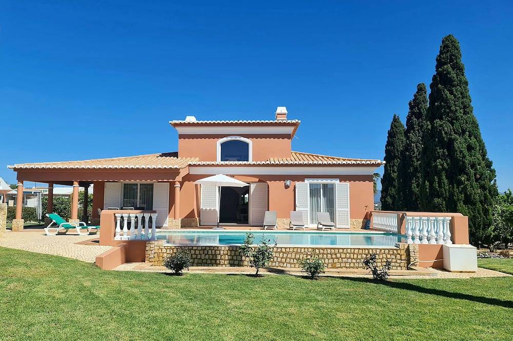 Bela villa com piscina privada e parque infantil perto de Lagos e da praia in Odiáxere, Distrito de Faro