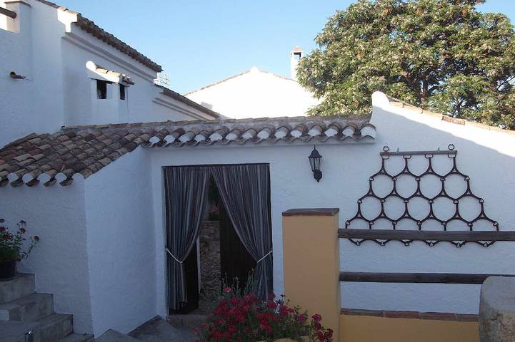 Casa de vacaciones para 18 personas, con balcón además de jardín y piscina - 1