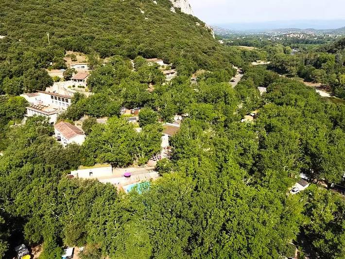Ganze Wohnung, Studio mit Balkon + Klimaanlage + TV - 20m2 3 Personen in Salavas, Gorges de l’Ardèche