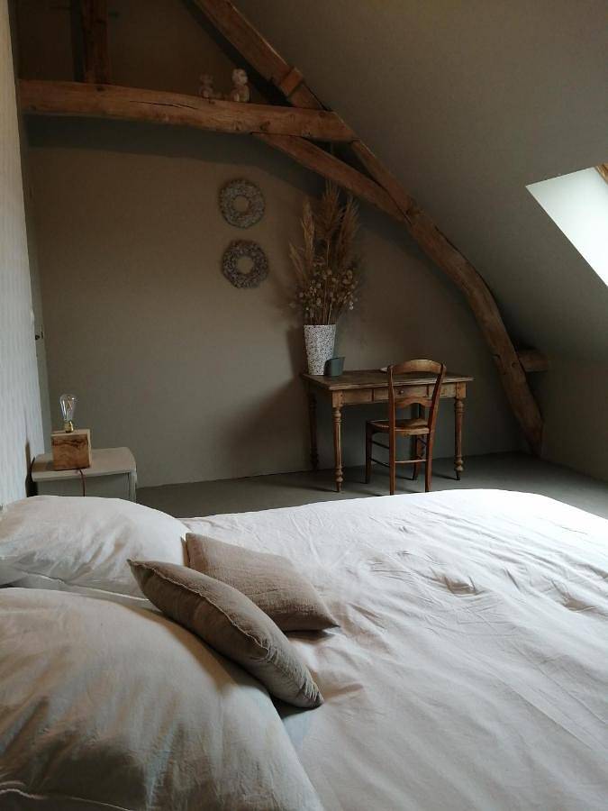 Gîte pour 2 personnes, avec terrasse ainsi que jardin et vue à Épineu-le-Chevreuil - 3
