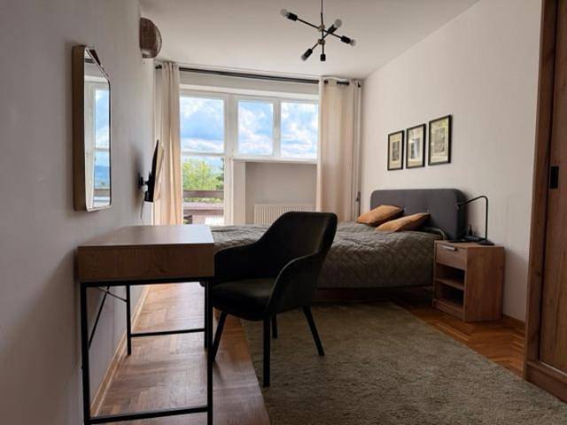 Apartament wakacyjny dla 6 osób, z ogród i widok oraz balkon, zwierzęta dozwolone w Mieroszów