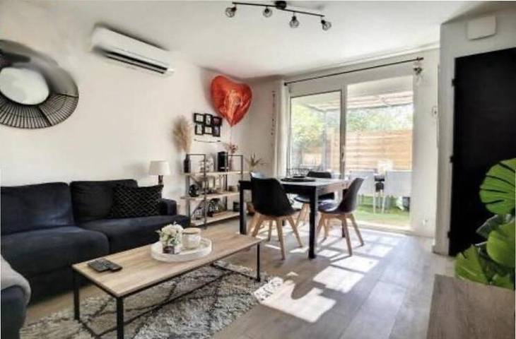 Location de vacances pour 2 personnes, avec Terrasse et Jardin à Rognac