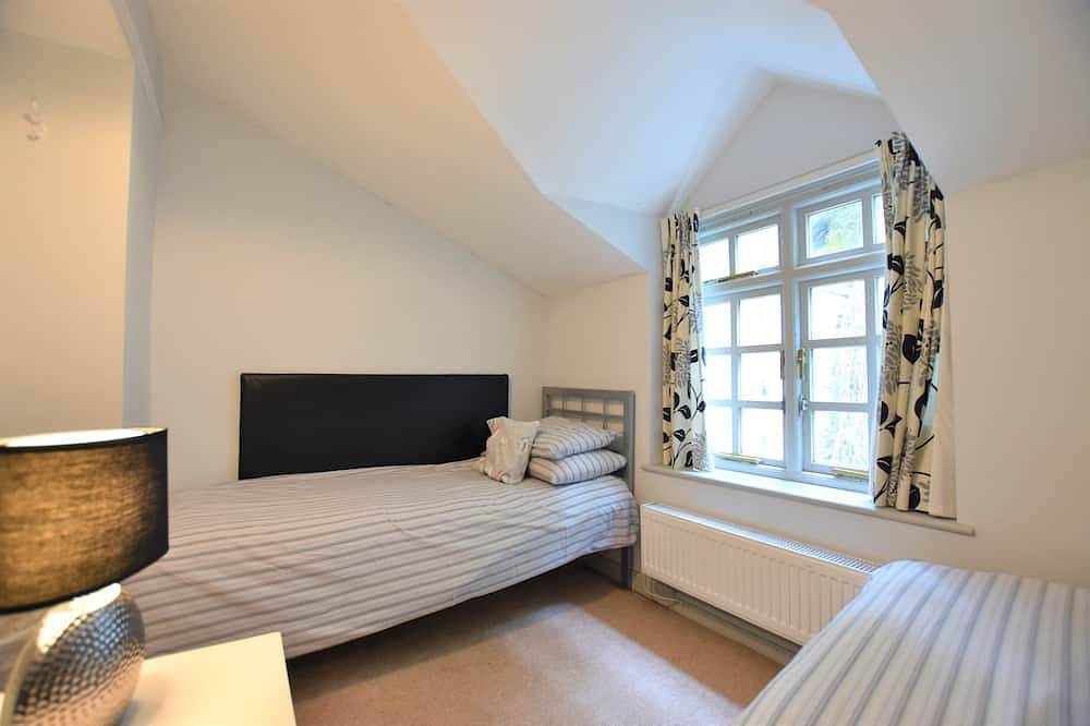 Cosy, Traditional Welsh 2 Bedroom Sea Front Cottage Sleeping 4 Guests in Aberdyfi, Aberdovey