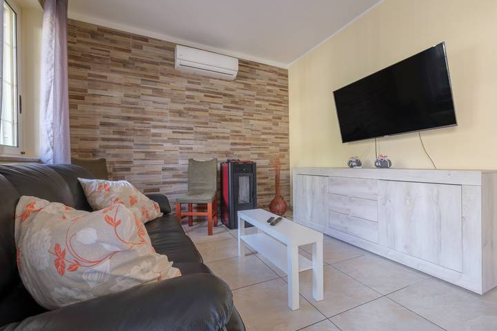 Casa Vacanze "Casa a 100 mt Dal Mare" con Balcone Privato, Wi-Fi & A/C in Sant'Alessio Siculo, Provincia di Messina