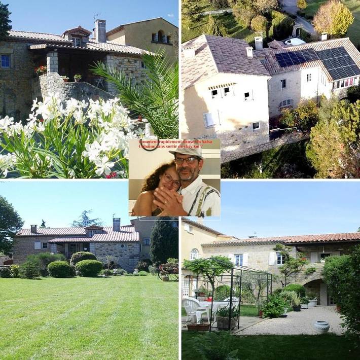 Location de vacances pour 15 personnes, avec Balcon et Terrasse ainsi que Jardin et Piscine à Villeneuve-de-Berg