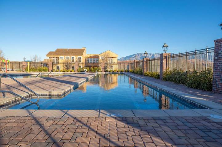 Ferienhaus für 22 Personen, mit Pool und Whirlpool sowie Balkon - 1