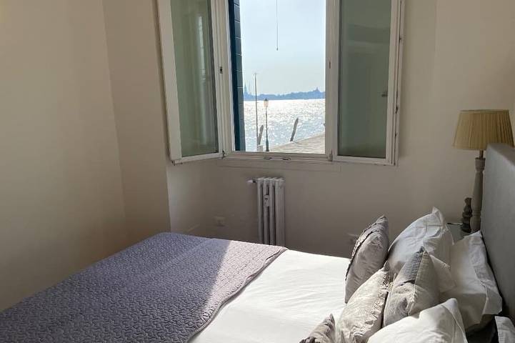 Ganze Wohnung, Fabelhafte Kanalansichten, Zeitgenössische Designerwohnung In Venedig 2 Betten, 2 Bäder in Venedig, Lagune von Venedig