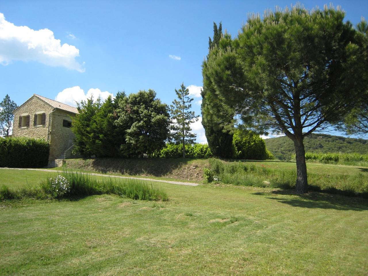 Le Mas de Provence : gîte de charme 3 étoiles in Bourg-Saint-Andéol, Privas