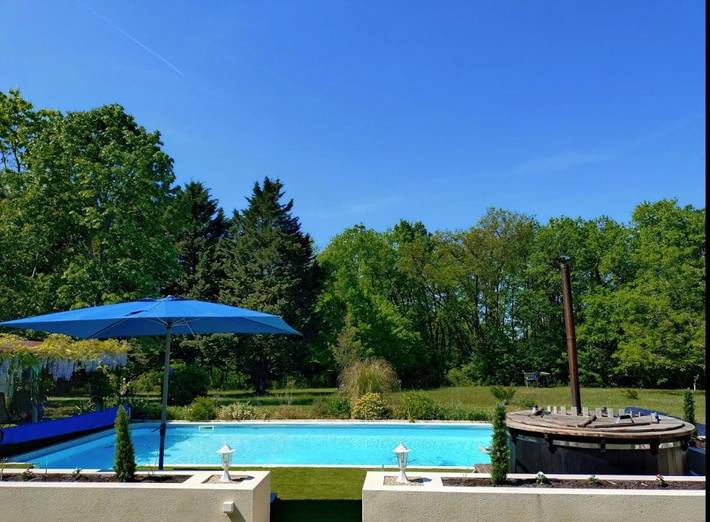 Gîte pour 3 personnes, avec piscine ainsi que jacuzzi et jardin à Loubès-Bernac