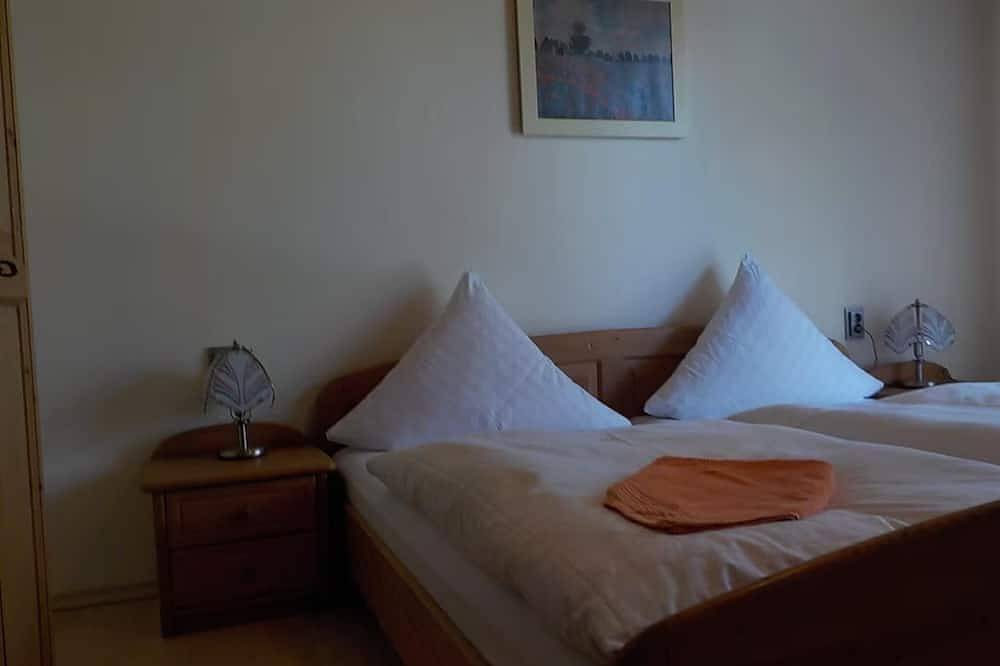 Ganze Wohnung, Großzügige 106-qm-Ferienwohnung mit Terrasse und Garten in Konzell, Ostbayern