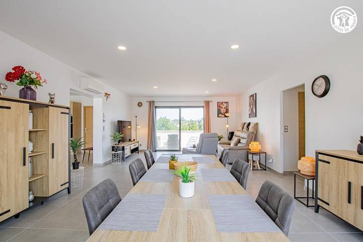 Gîte pour 6 personnes, avec terrasse ainsi que piscine et jardin à Crêches-sur-Saône - 4