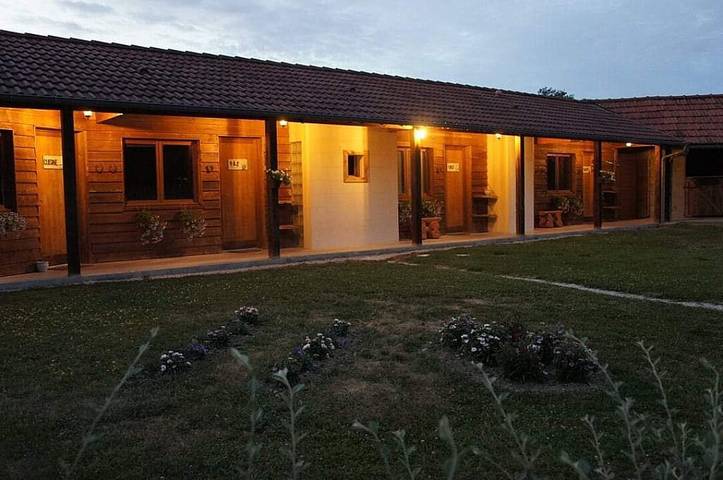 Gîte pour 15 personnes, avec jardin et terrasse dans Nièvre - 2