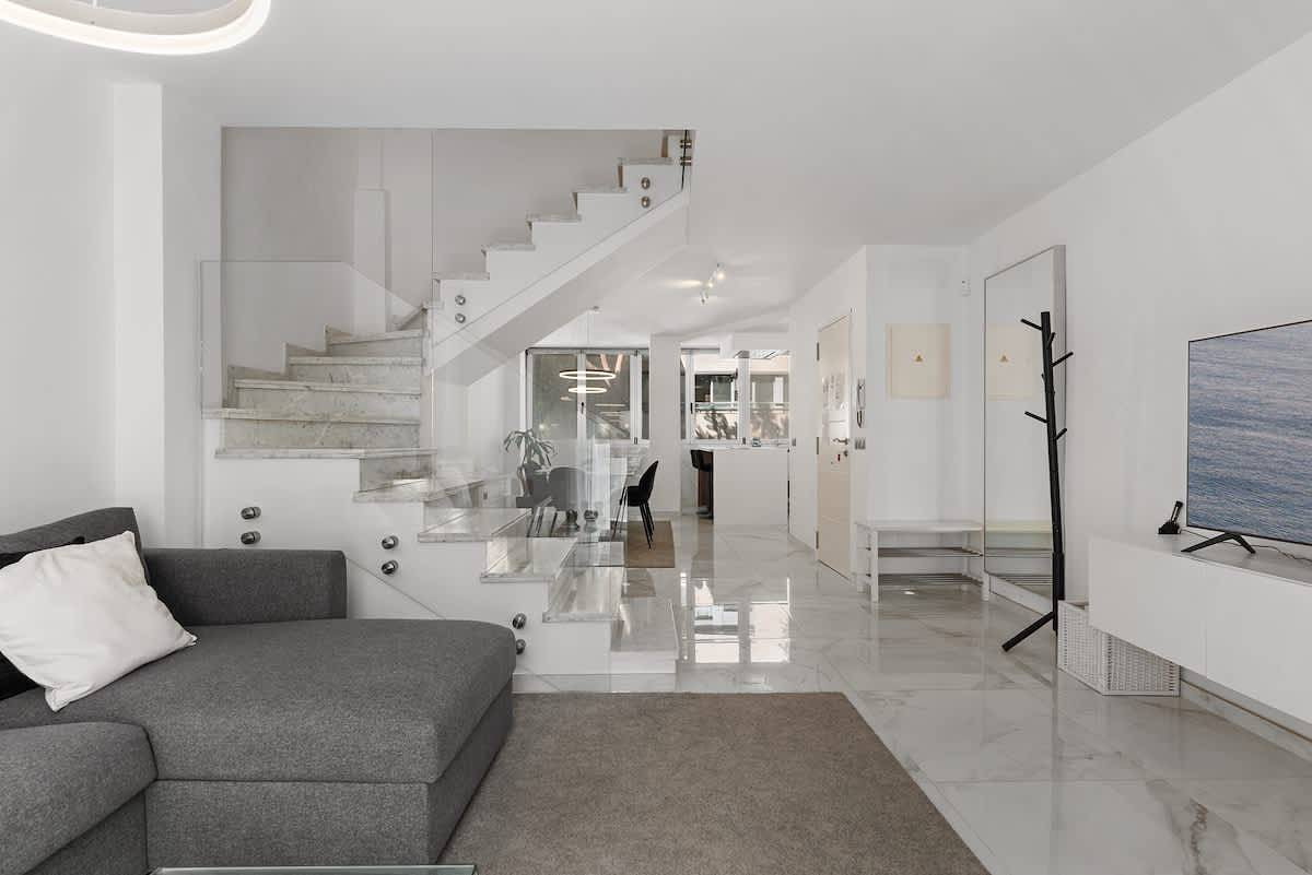 Ganze Wohnung, Elegant Apartment by Costarentals in Fuengirola Zentrum, Fuengirola