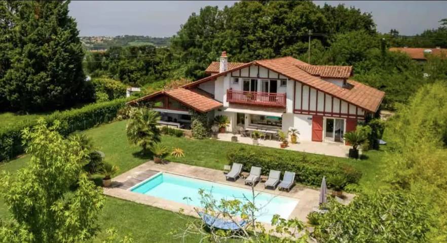 Maison de vacances pour 8 personnes, avec balcon/terrasse ainsi que piscine et terrasse