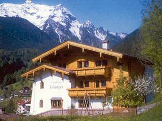 Gîte pour 4 personnes, avec jardin, adapté aux familles à Finkenberg - 3