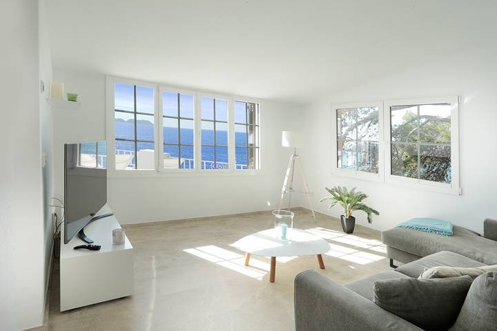 Entire apartment, Holiday apartment for 4 people with terrace in Cala Fornells, Calvià