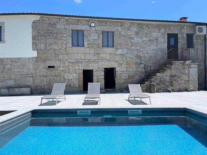 Location de vacances pour 6 personnes, avec jardin et piscine ainsi que balcon et vue à Terras de Bouro - 2