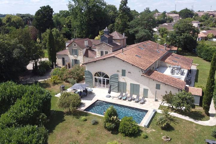 Gîte pour 19 personnes, avec jardin et jacuzzi