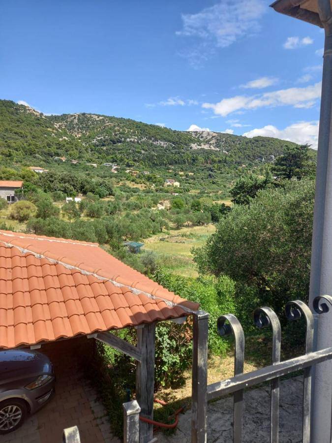 Ferienhaus für 5 Personen, mit Terrasse und Ausblick sowie Garten in Banjol - 2
