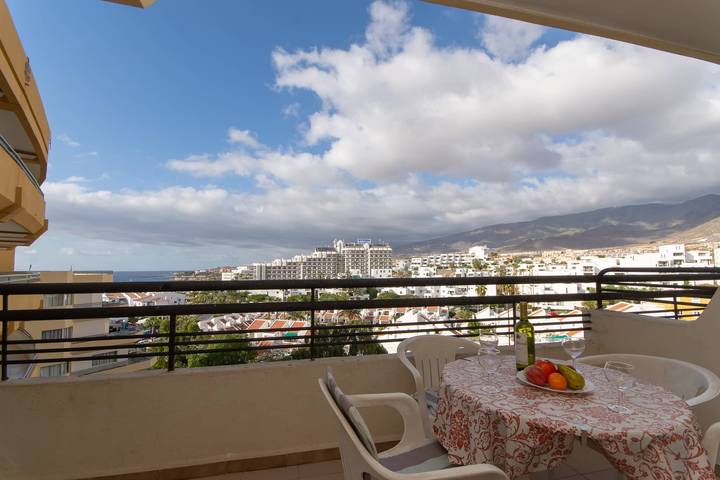 Gîte pour 3 personnes, avec balcon/terrasse et piscine, adapté aux familles à Costa Adeje - 2