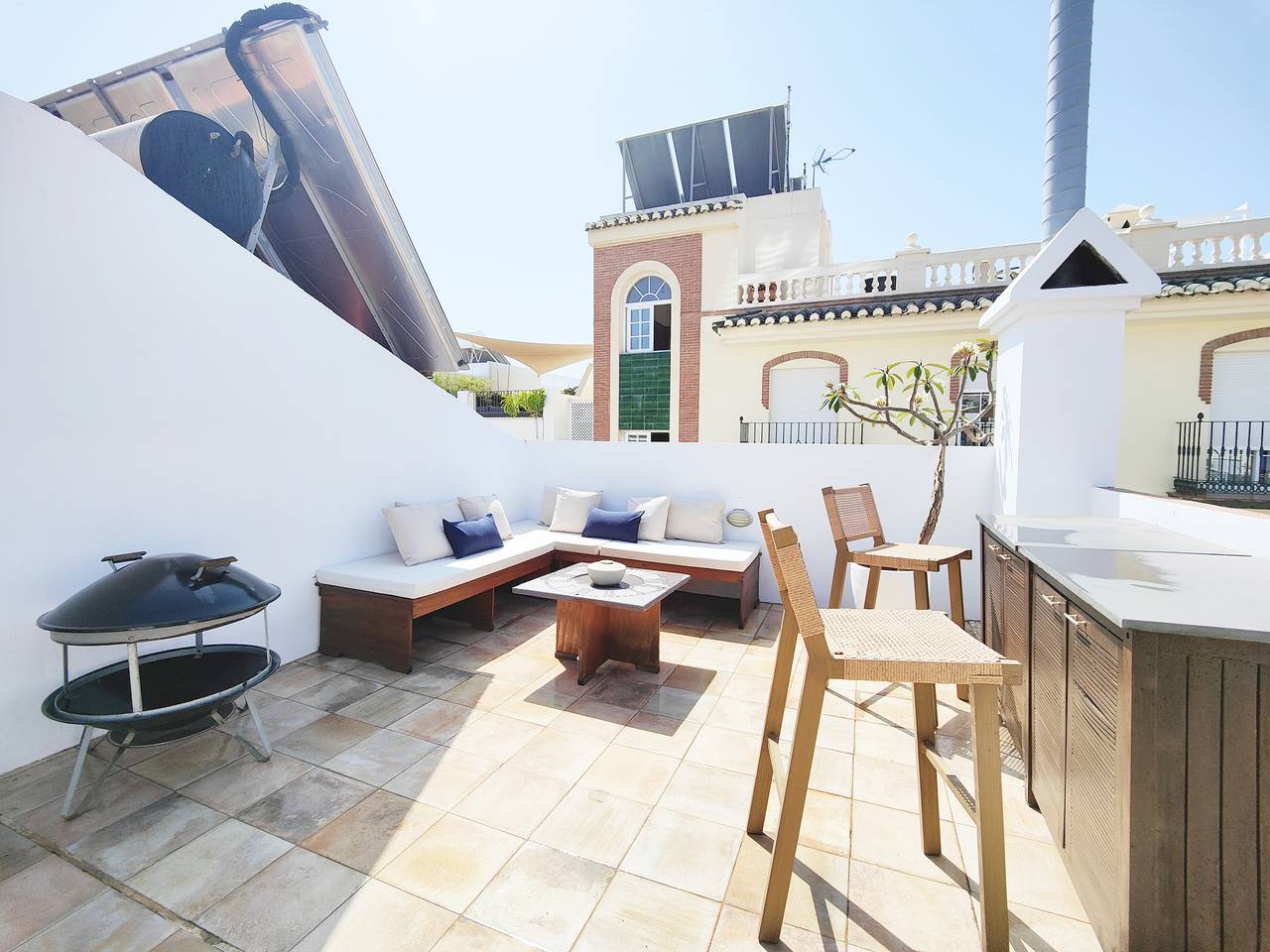 Entire apartment, Carabeo Casa Pepa in Nerja Centre, Nerja