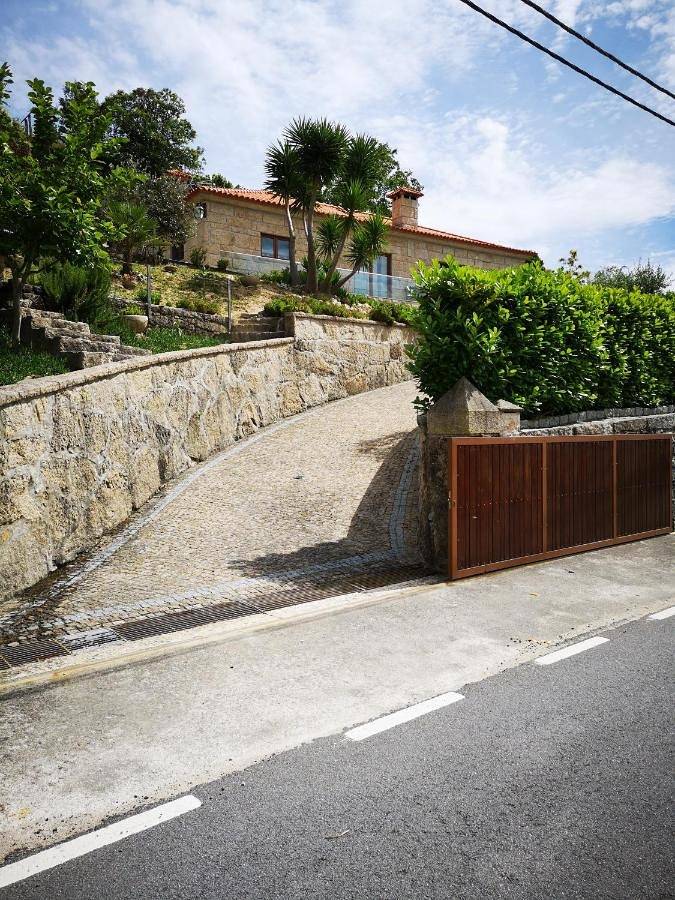 Casa de férias para 8 pessoas, com vista e jardim em Cinfães