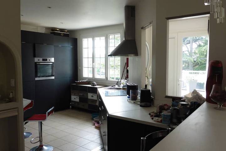 Cocoon room in the heart of nature 5/10 min from the digital campus, village and train station in Charbonnières-les-Bains, Lyon region