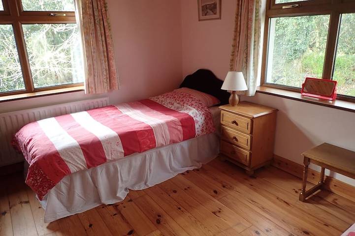 Special Weekly Discounts! Traditional stone cottage in beautiful West Kerry in Ballinduff Electoral Division, Dingle Peninsula