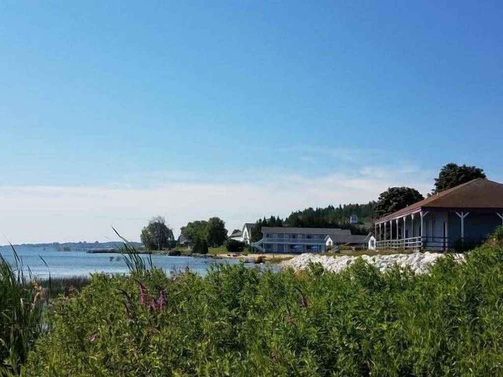 Ganze Wohnung, Islands View Condo- Waterfront in St. Ignace, Mackinac County