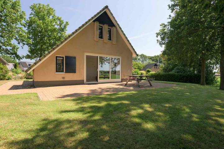 Bungalow für 6 Personen, mit Terrasse und Garten
