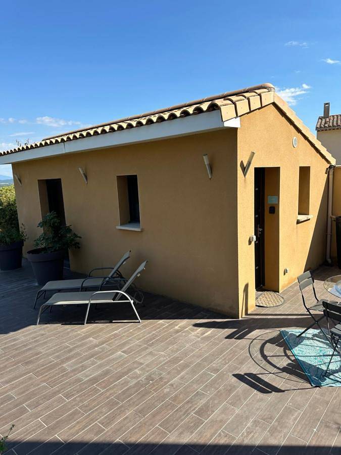 Gîte pour 2 personnes, avec jardin ainsi que piscine et vue à Colonzelle - 4