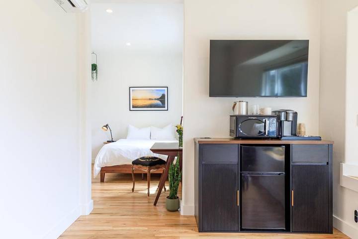 Hotel para 4 personas, con jacuzzi además de jardín y balcón - 1