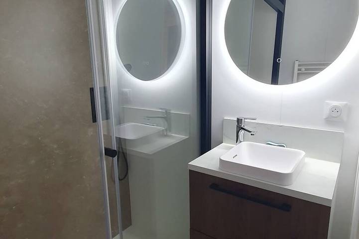 Gîte pour 8 personnes, avec jardin ainsi que terrasse et piscine dans Bétahon - 4