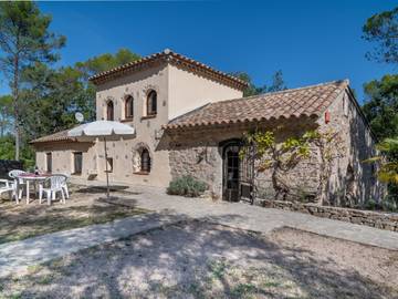 Gîte pour 8 personnes, avec terrasse et jardin, animaux acceptés à Flassans-sur-Issole