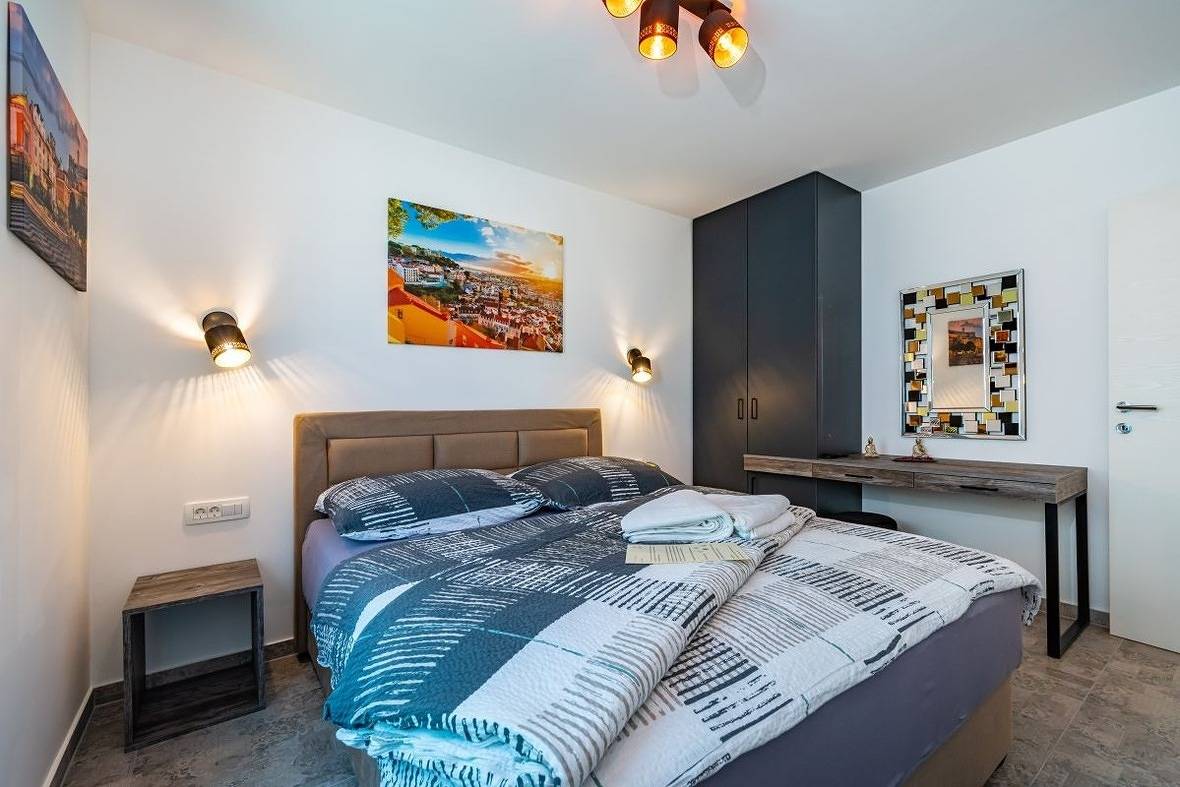 Ganze Ferienwohnung, P3  Lissabon /Sukosan in Sukosan, Zadar