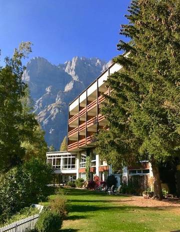 Hôtel pour 2 personnes, avec sauna et vue ainsi que piscine et jardin, animaux acceptés à Loèche-les-Bains