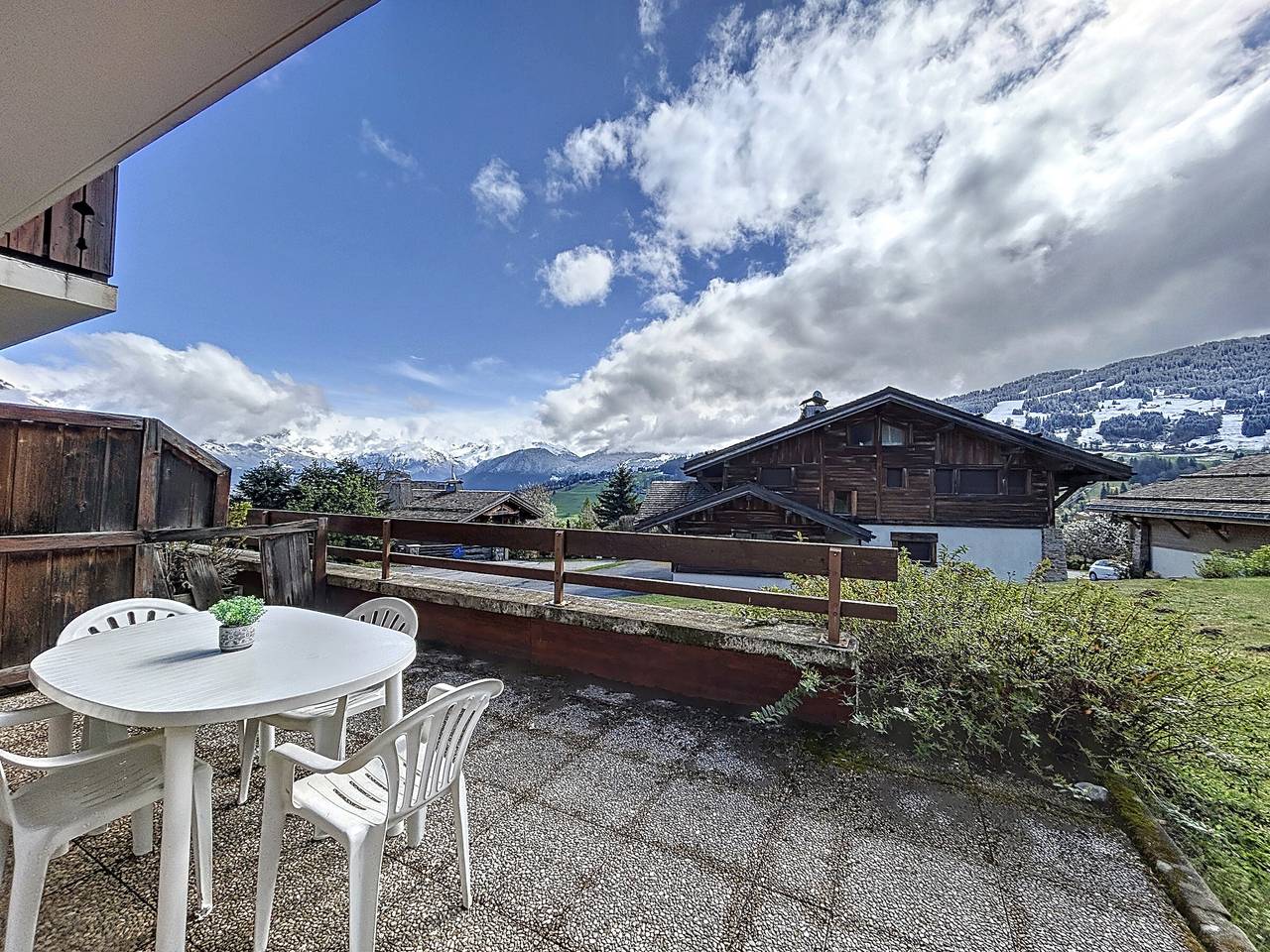 Ganze Wohnung, Geräumige Wohnung mit Terrasse und Bergblick in Demi-Quartier in Demi-Quartier, Pays du Mont-Blanc