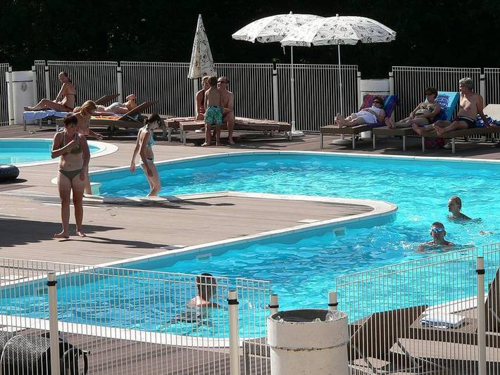 Camping pour 6 personnes, avec Bassin pour enfant à Saint-Étienne-de-Maurs