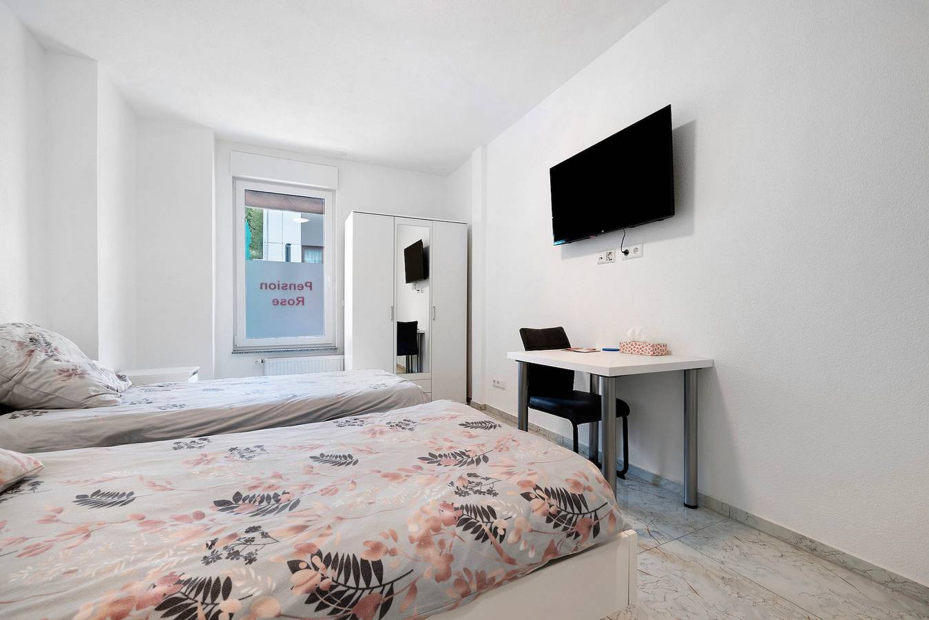 Zimmer '3' mit gemeinsamer Terrasse und Wlan in Albstadt, Neckar-Alb