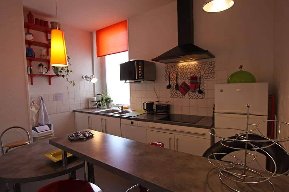 Apartamento Amplio y Confortable en Épinal - Cerca de la Estación Tgv, Wifi Gratis, Ropa Incluida in Épinal, Región de Épinal