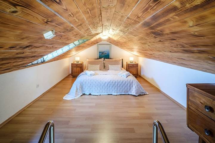 Holiday home for 7 guests, with a pool, golf, countryside by the sea in San Pietro di Brazza, Brac